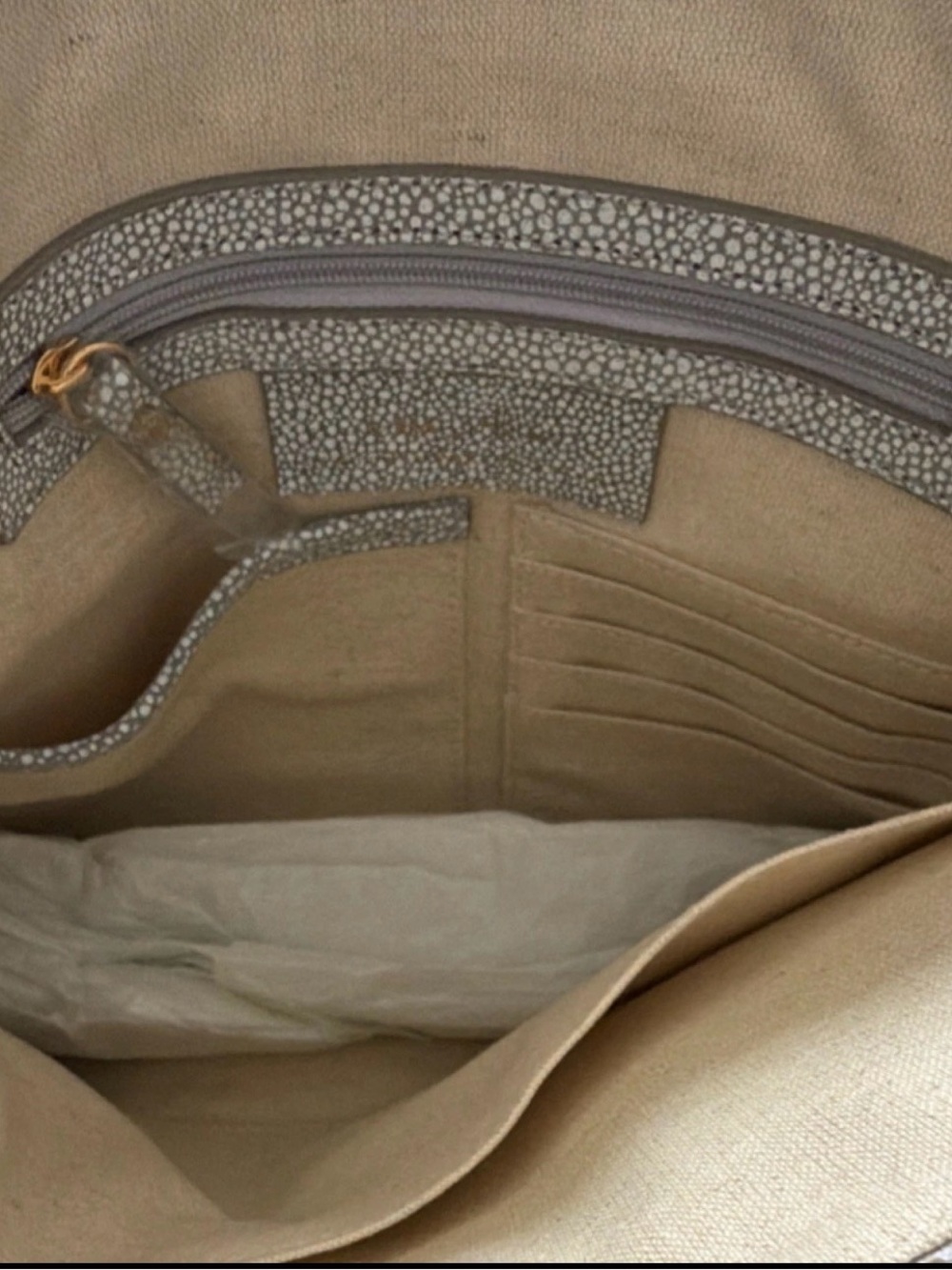 India Hicks Insider Bag in Stingray with Gold Zipper - Picture 3 of 4